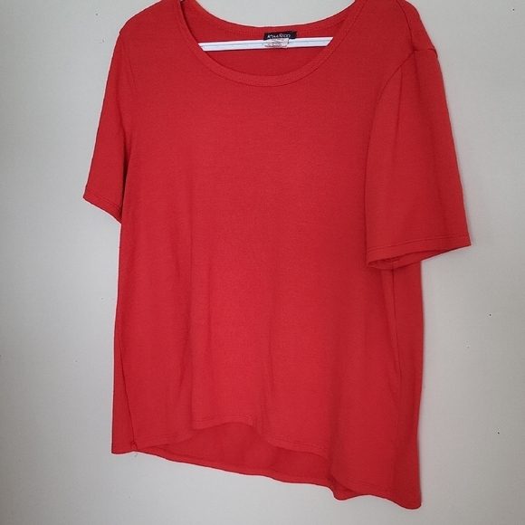Stylish & Comfortable Red Coral/Salmon Top – Perfect for Any Occasion - Picture 1 of 6